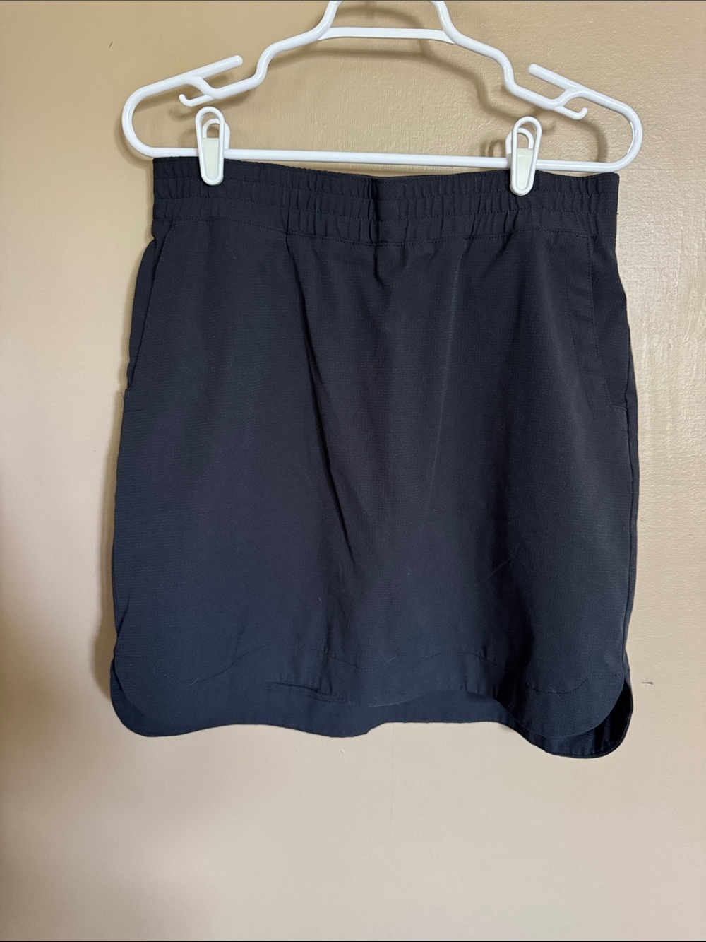 Duluth Trading Co Dark Gray Elastic-Waist Skirt with Built-In Shorts